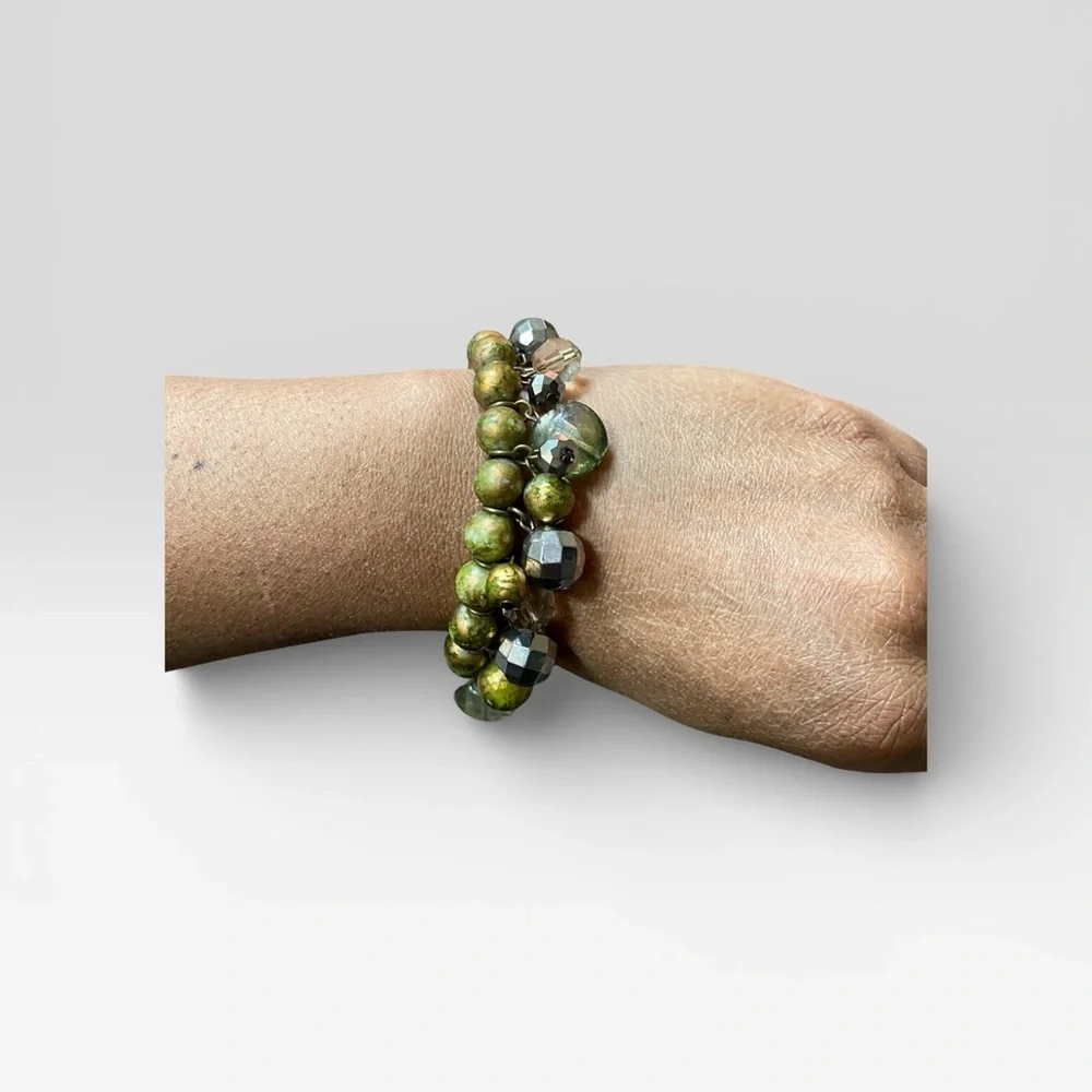 Vintage Elegant Green and Silver Beaded Bracelet